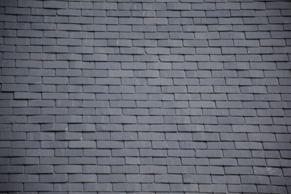 Dlaczego warto pokryć dach dachówką cementową?
